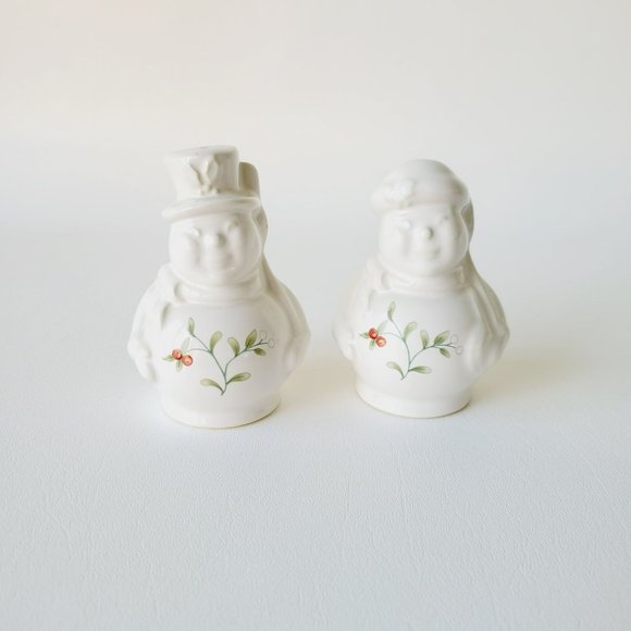 Snowman Salt & Pepper Shakers, Pfaltzgraff Winterberry Christmas Stoneware - Picture 1 of 10
